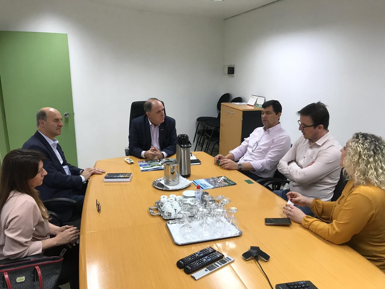 Deputado José Milton Scheffer e lideranças de Morro da Fumaça em reunião com Marcus Tomasi, reitor da Udesc