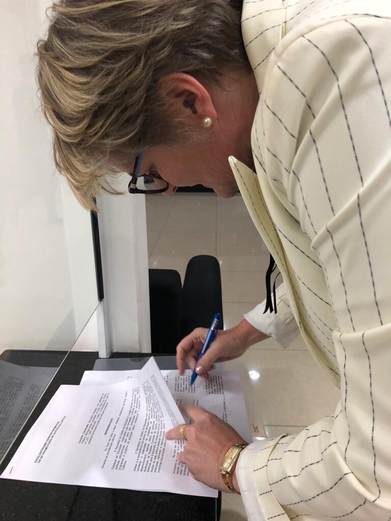 Deputada Luciane protocola representação na 25ª Promotoria de Justiça da Capital FOTO: Divulgação