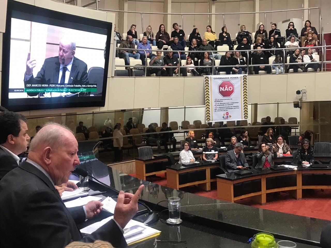 Deputado Marcos Vieira comandou a audiência