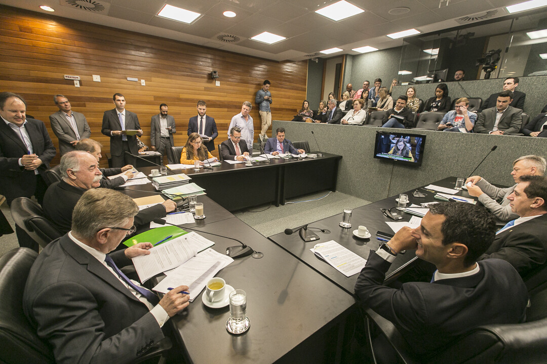 CCJ arquiva projeto que proibia testes e instalação do 5G no estado