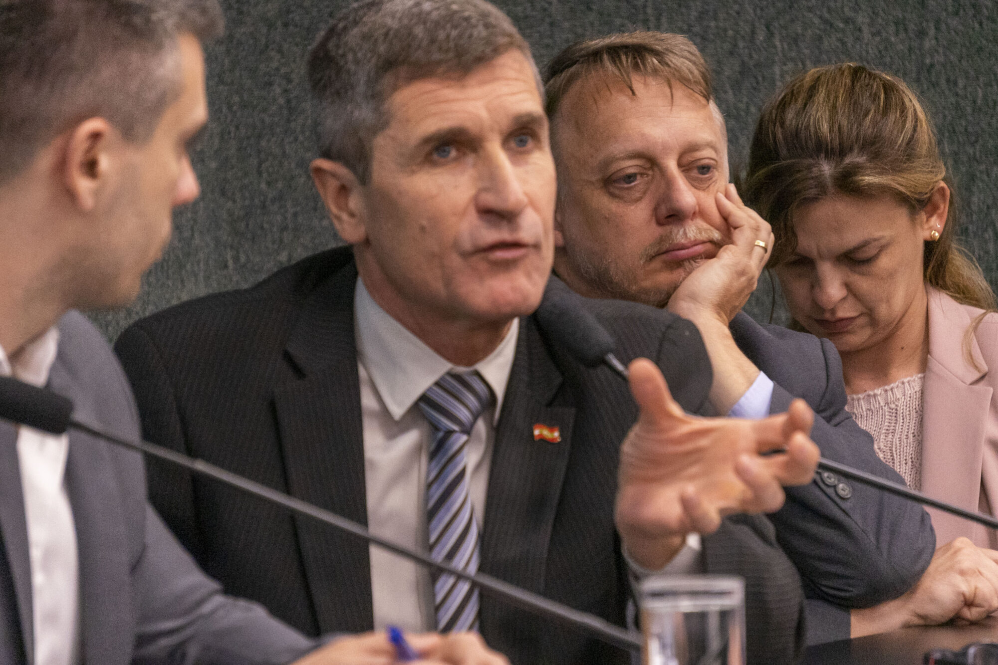 Carlos Hassler, secretário de Infraestrutura, procurador do Ministério Público de Contas, Diogo Ringenberg, e Roberta dos Anjos, presidente da Casan