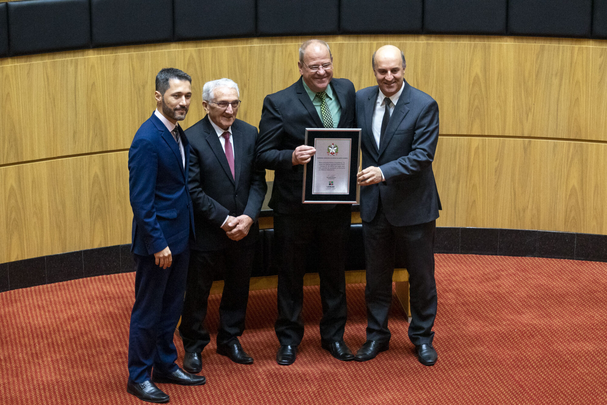 Alesc homenageia os 50 anos do Conselho Regional de Medicina Veterinária