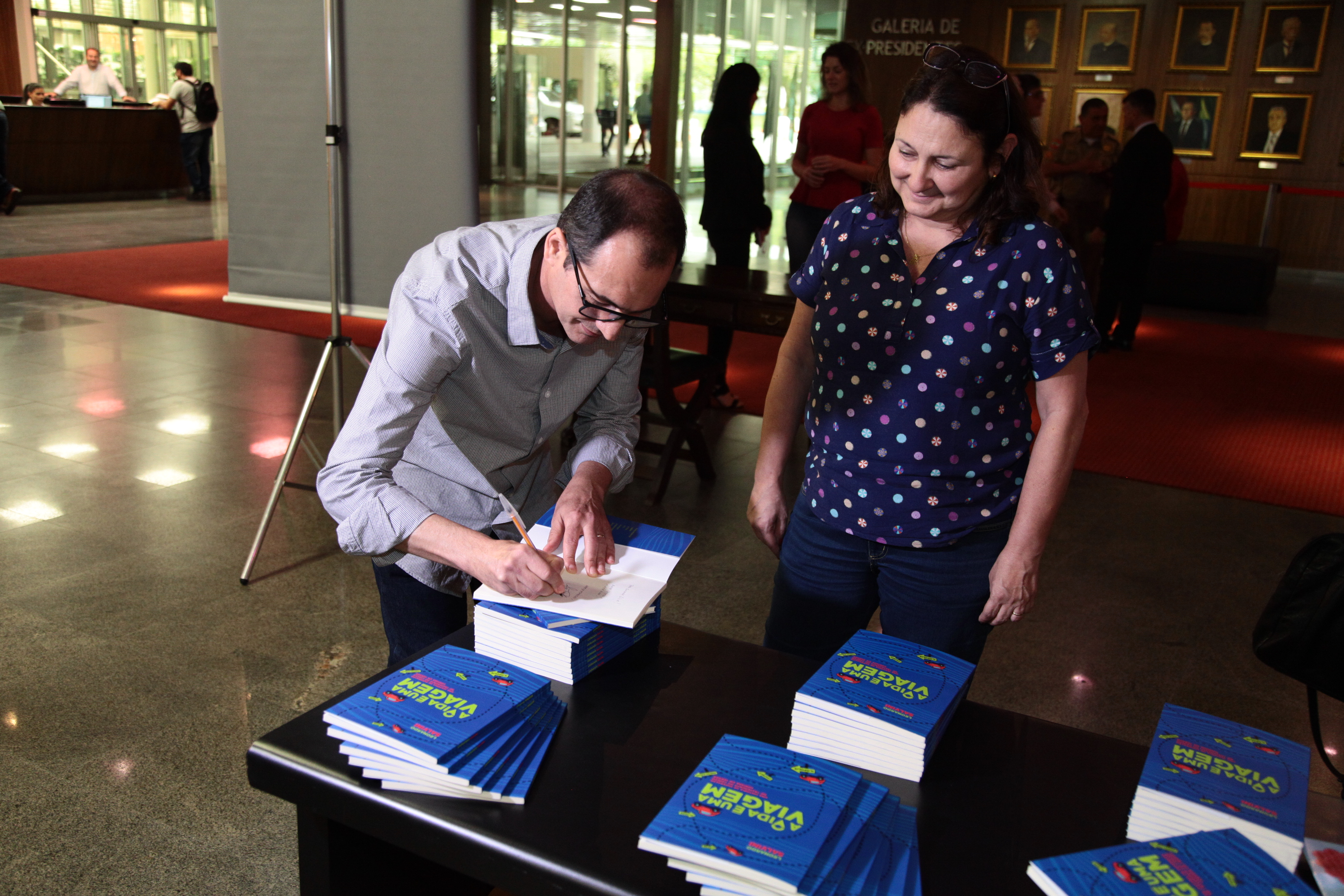 Lançamento Literário - A Vida é uma Viagem, de Leonardo Salvini.