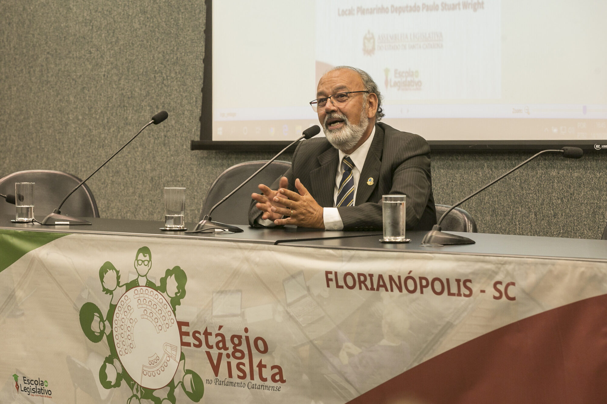 Universitários participam de mais uma edição do “Estágio Visita” na Assembleia