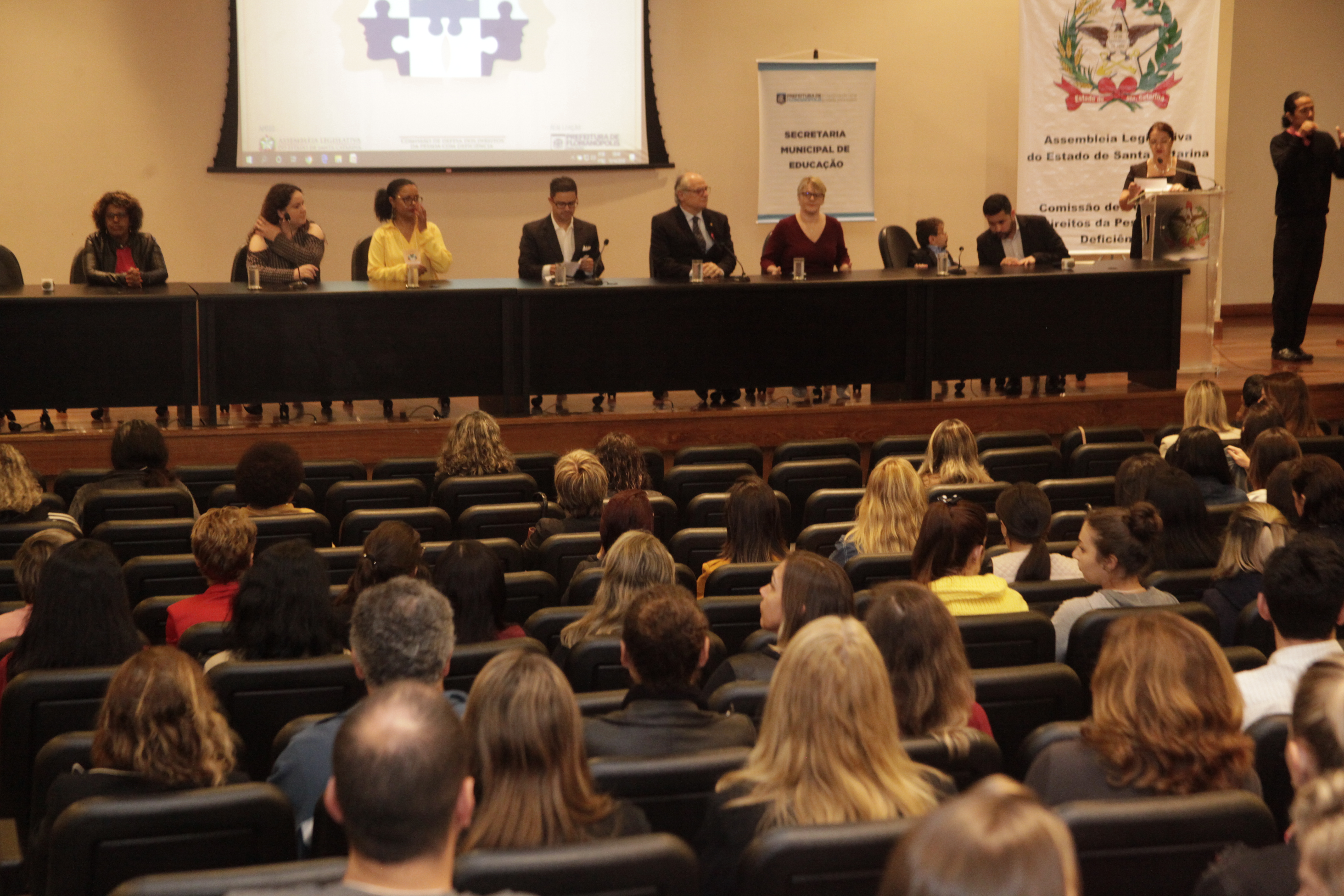 Seminário Municipal de Educação Especial Entrelaçando o Politico e o Pedagógico
