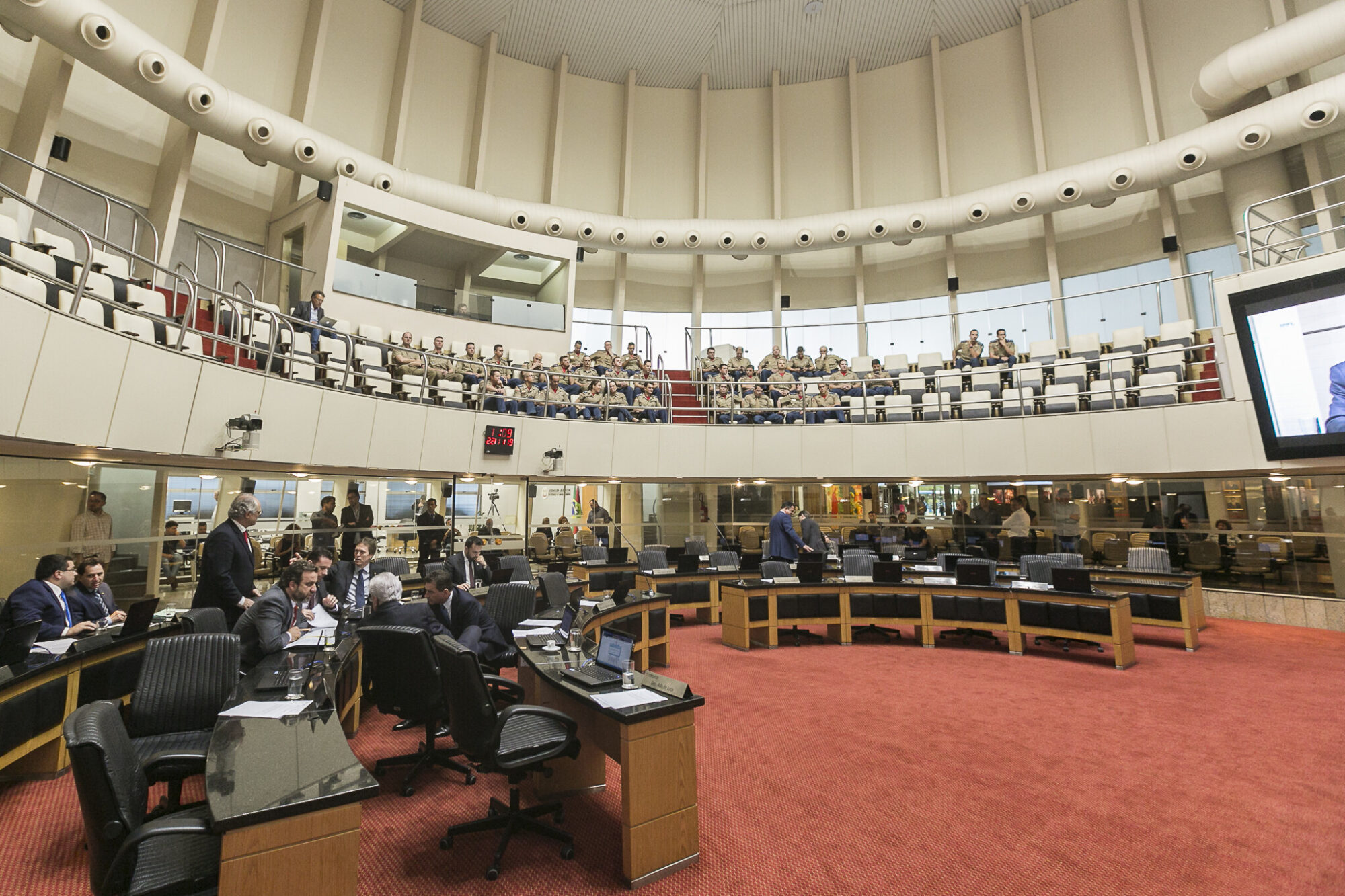 Deputados defendem reposição salarial para forças de segurança