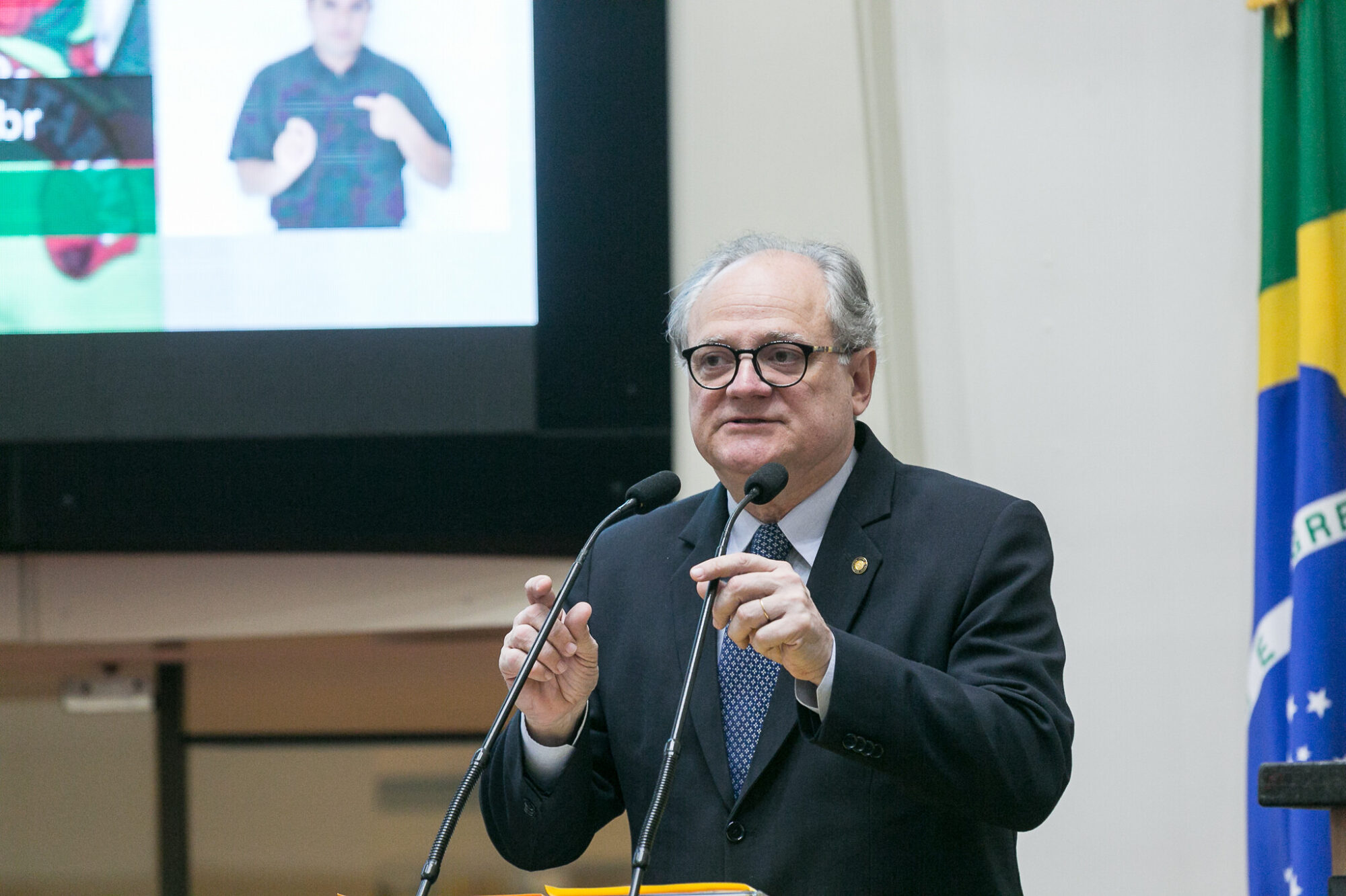 Dr. Vicente cobras obras de recuperação de rodovias que estão atrasadas