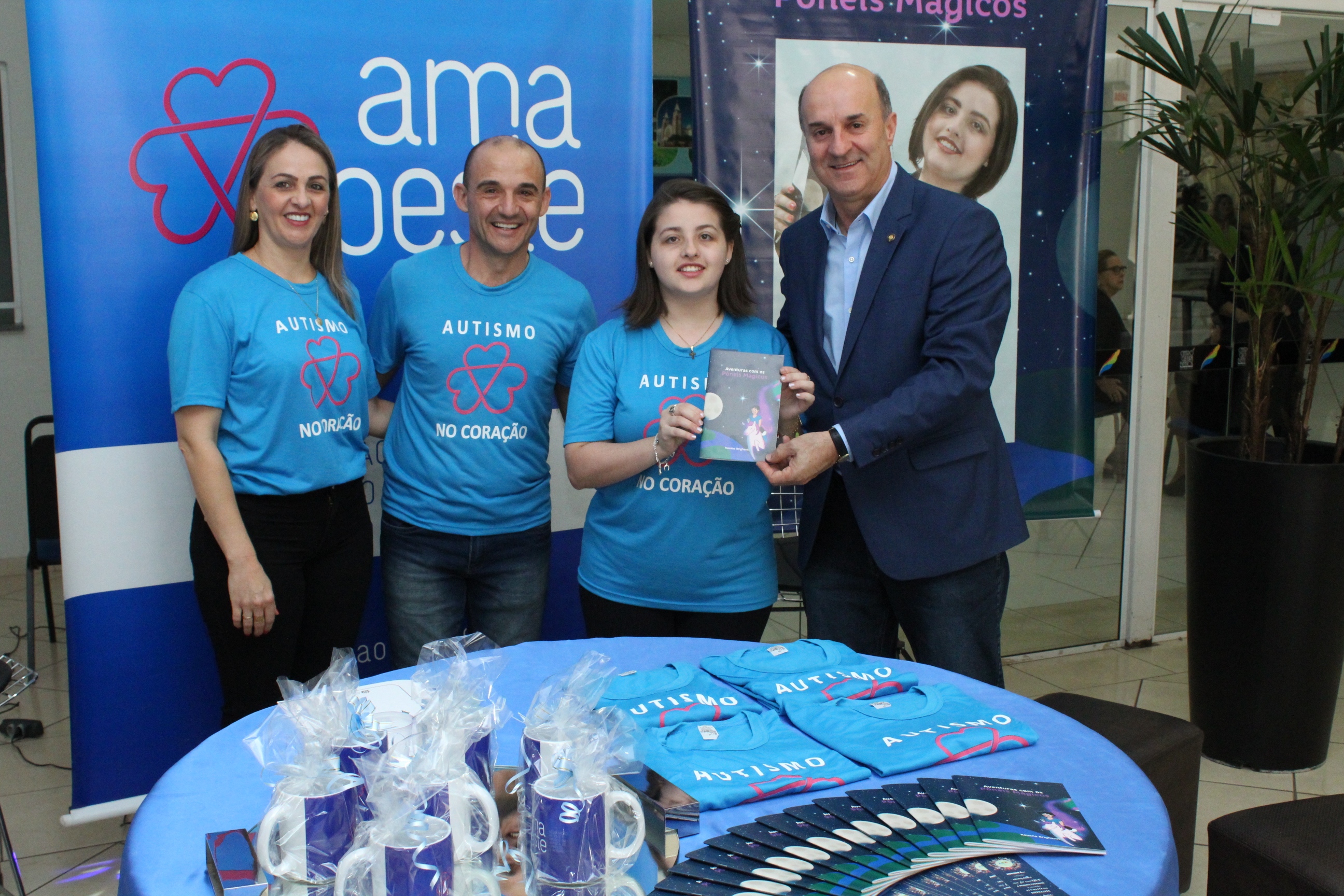III Seminário Regional sobre Síndrome de Down em Chapecó - Deputado Milton Scheffer com a escritora Kauana Brighenti