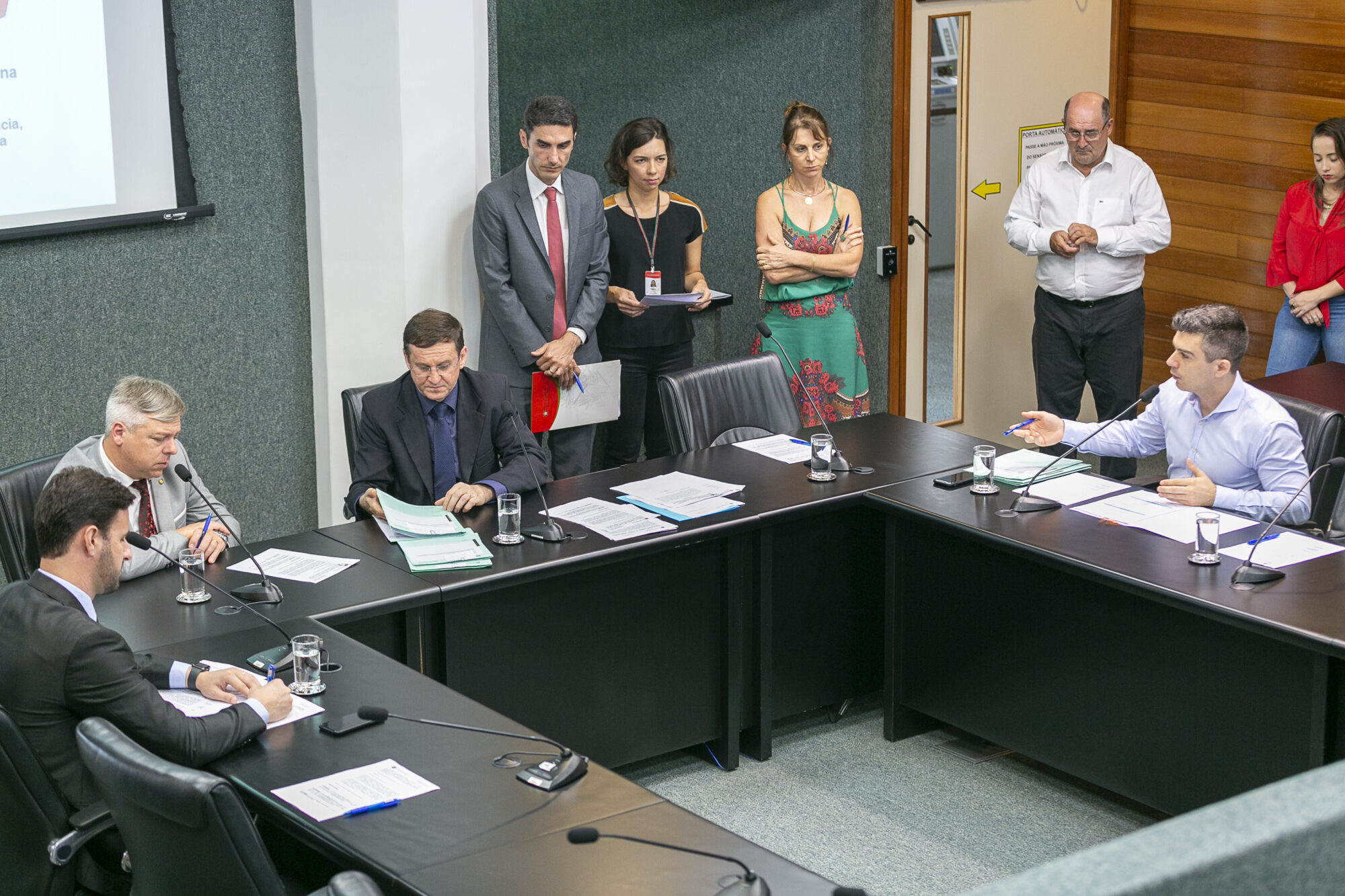 Economia ouvirá representantes do governo sobre SCPar e Ceasa