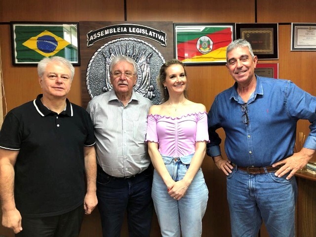 Sopelsa encaminha ações para fortalecer produção de leite no sul