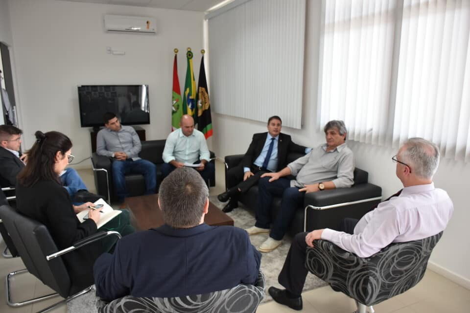 Deputado Altair Silva e lideranças do Oeste em reunião na Polícia Civil