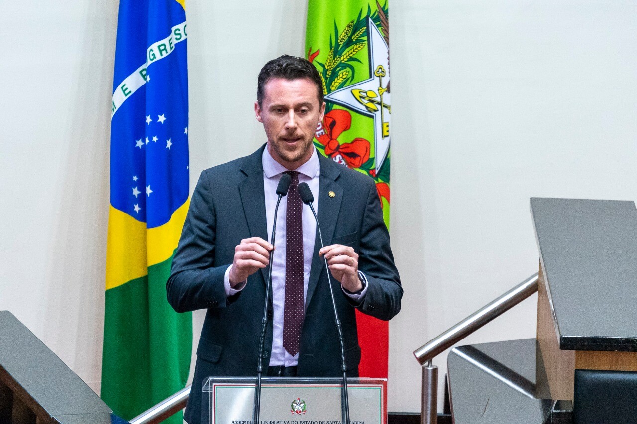 Apoio a Fernando Krelling marca discursos da bancada emedebista
