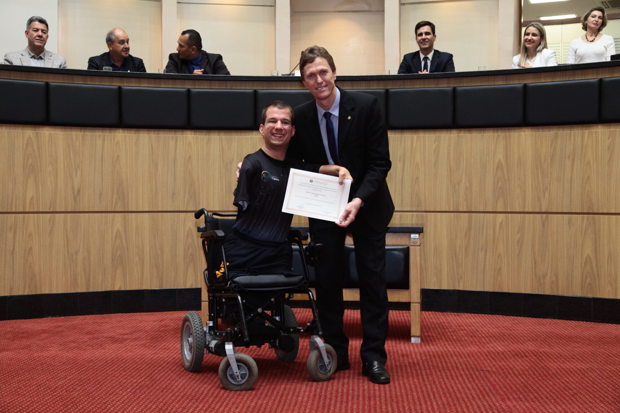 Volnei Weber homenageia atleta de Rio do Sul, Bruno Becker da Silva, que competiu em seis provas de natação nos Jogos Parapan-Americanos