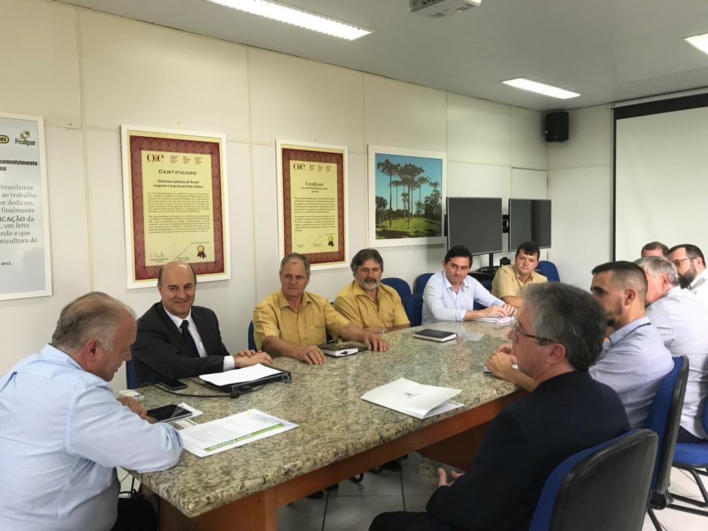 Deputado José Milton Scheffer em reunião na Secretaria Estadual de Agricultura