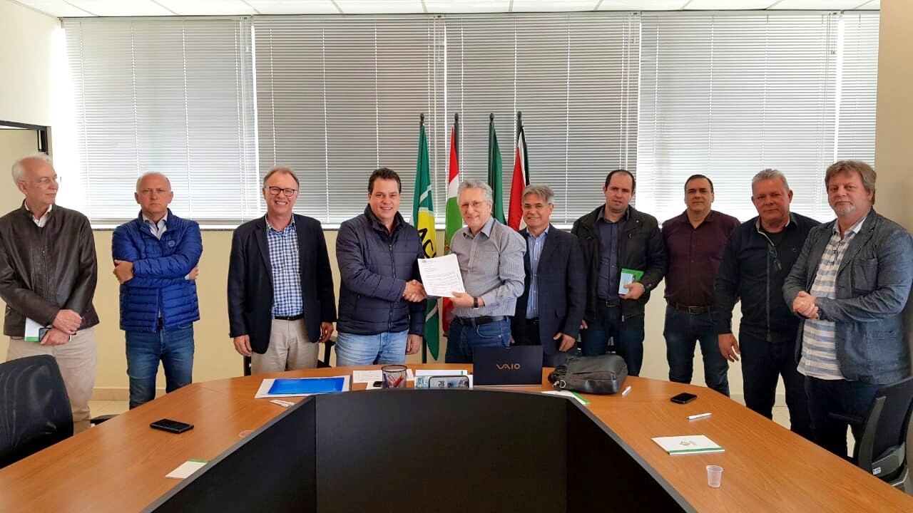 Deputado Rodrigo Minotto e integrantes da Forcri
