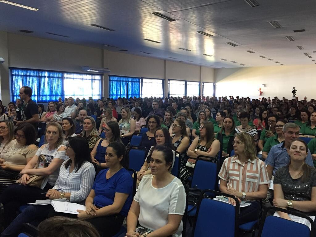 Encontro realizado em Chapecó integra ciclo de debates promovidos pela Comissão de Educação. FOTO: Colombo de Souza/Divulgação
