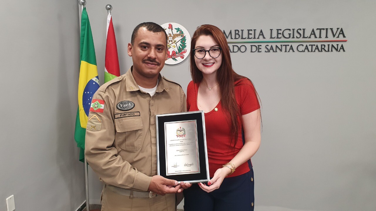 Deputada Ana Campagnolo e soldado PM Gerson Furtado Pereira