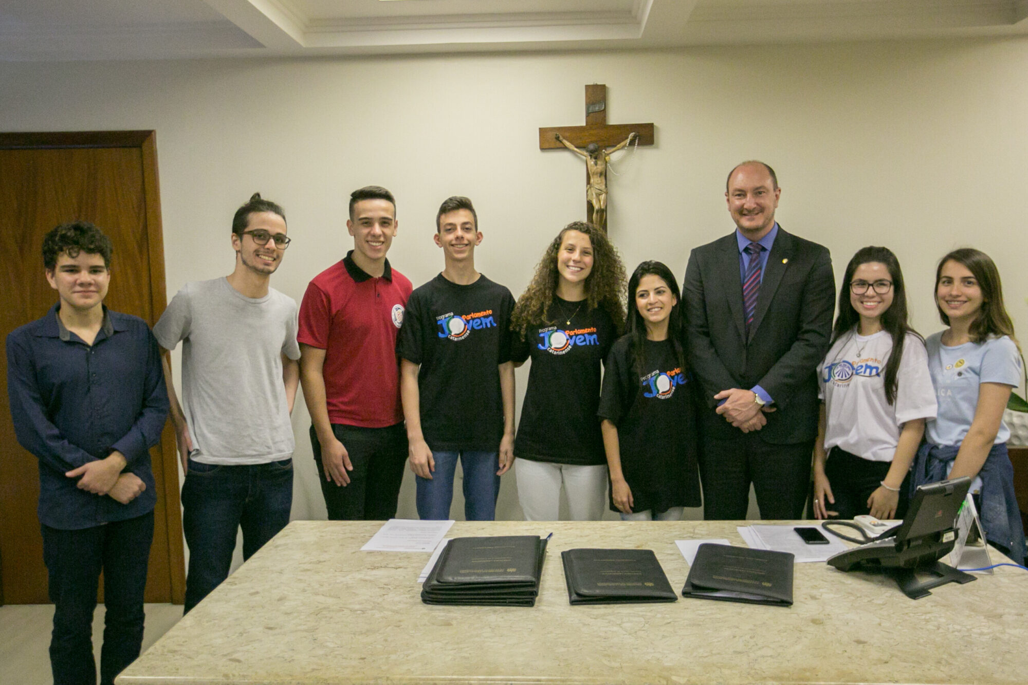 Deputado Mauro de Nadal e a Mesa Diretora do Parlamento Jovem