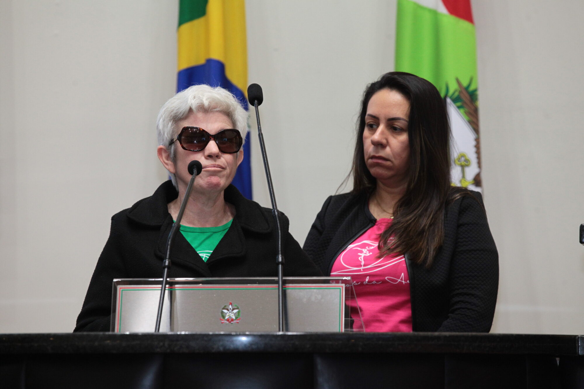 Na Tribuna da Alesc, Marcilene Alberton e Lidiane Barbosa, da Acic
