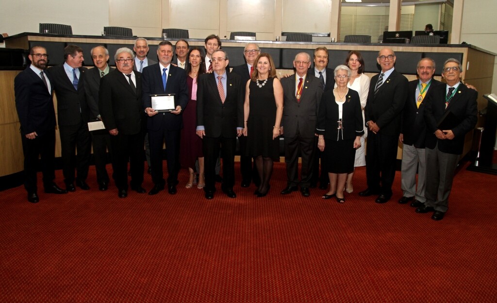 Alesc homenageia médicos que se destacam em Santa Catarina
