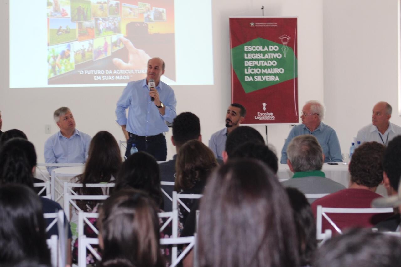 Futuro da juventude rural é debatido em seminário em Sombrio