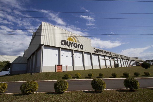 Bancada do Oeste faz homenagem aos 50 anos da Aurora Alimentos