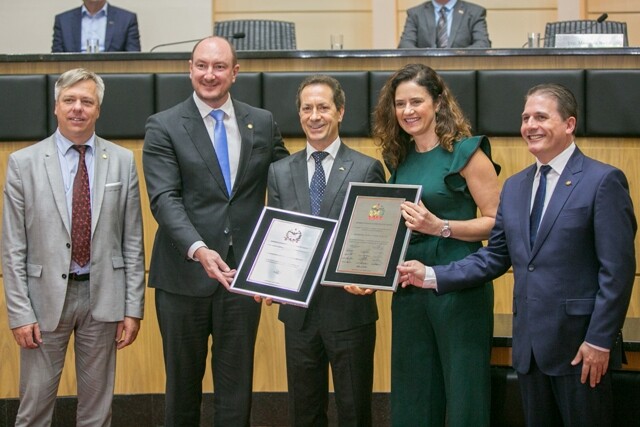 Alesc homenageia os 50 anos da Cooperativa Aurora