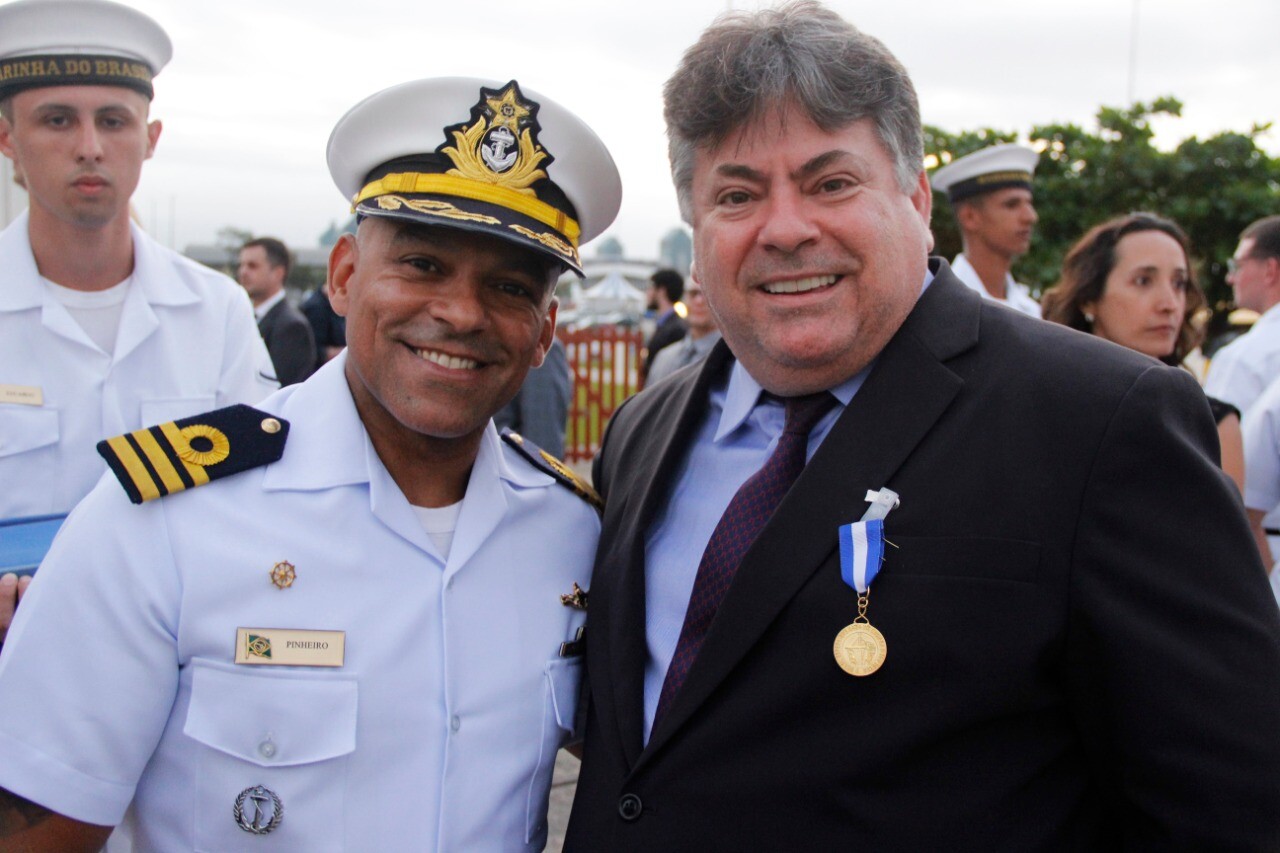 Deputado Sergio Motta recebe medalha Amigo da Marinha