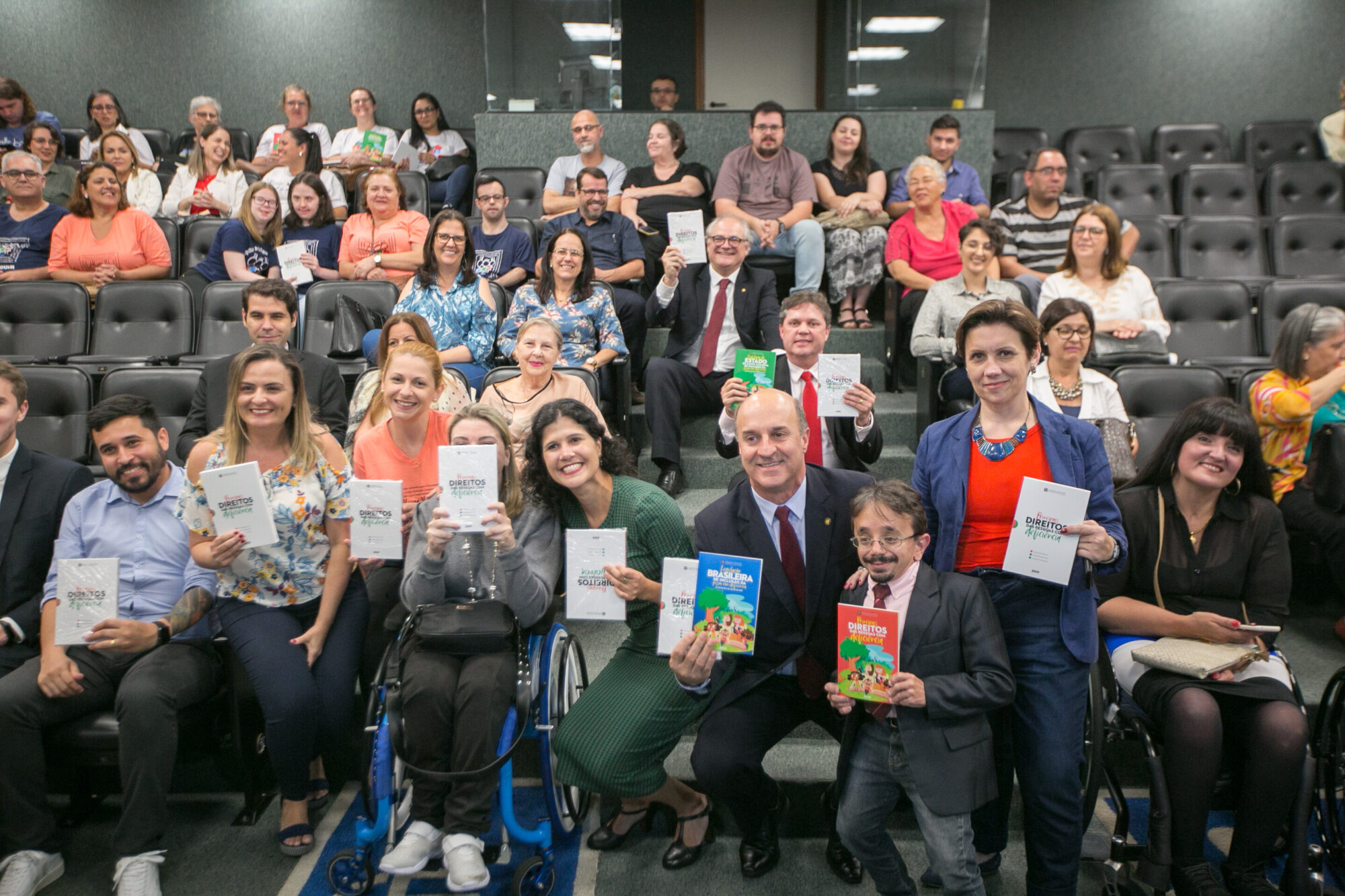 Lançados painel sobre trabalho e coletânea de leis da pessoa com deficiência