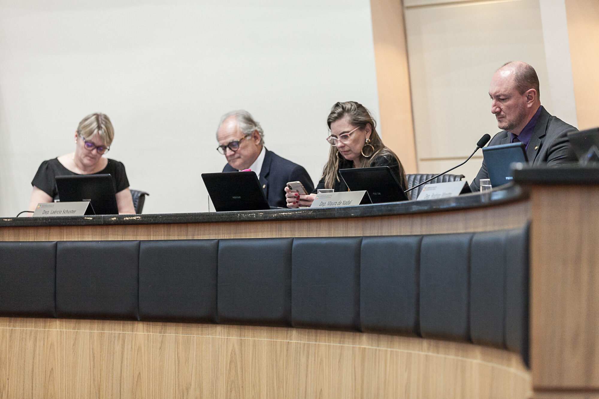 Deputados criticam projeto que altera cotas para pessoas com deficiência