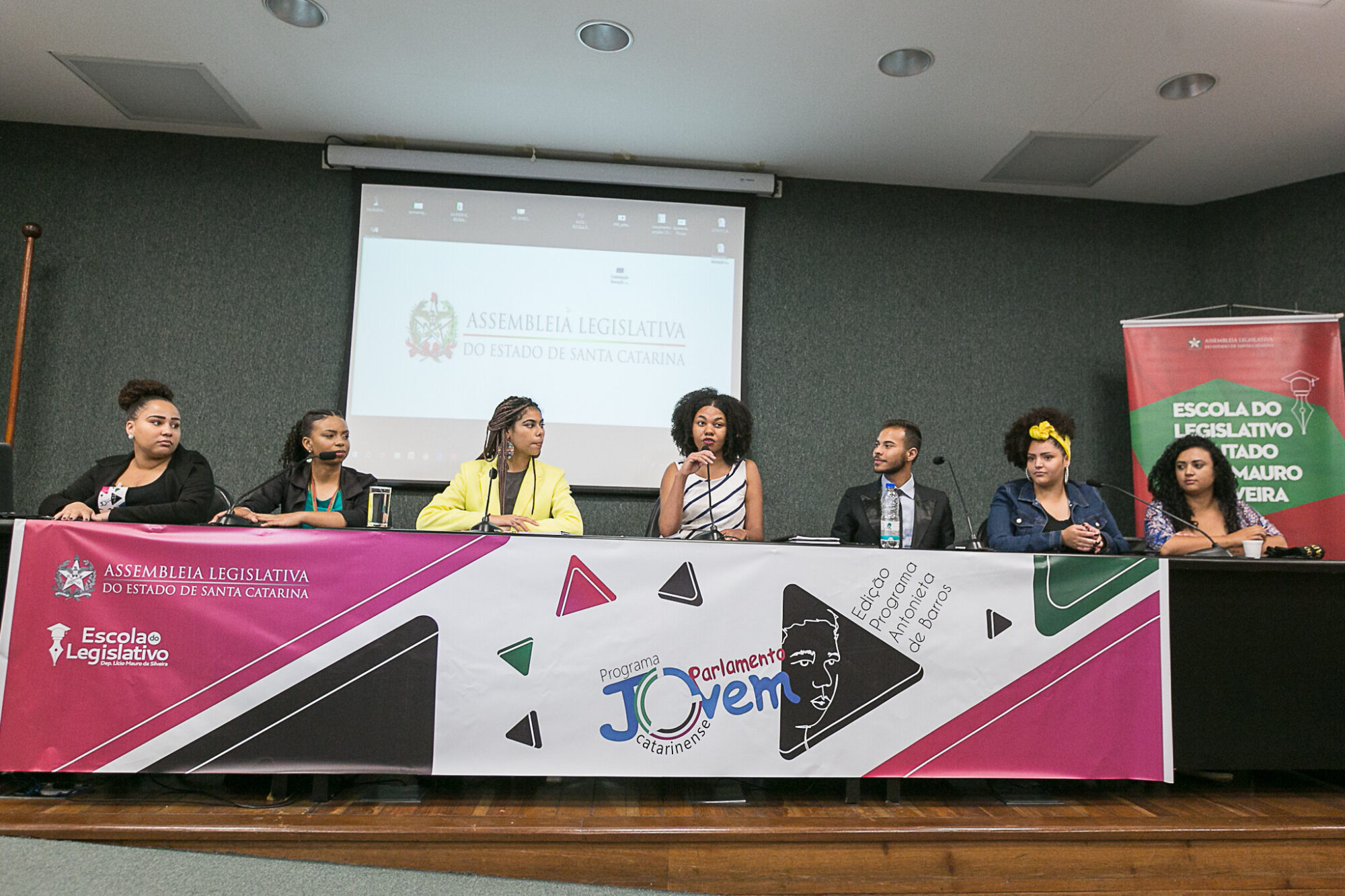 Parlamento Jovem do PAB elege mesa diretora com seis mulheres e um homem