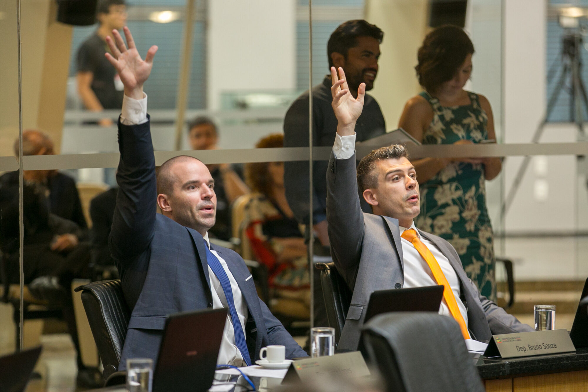 Deputados aprovam 39 projetos no penúltimo dia de votações