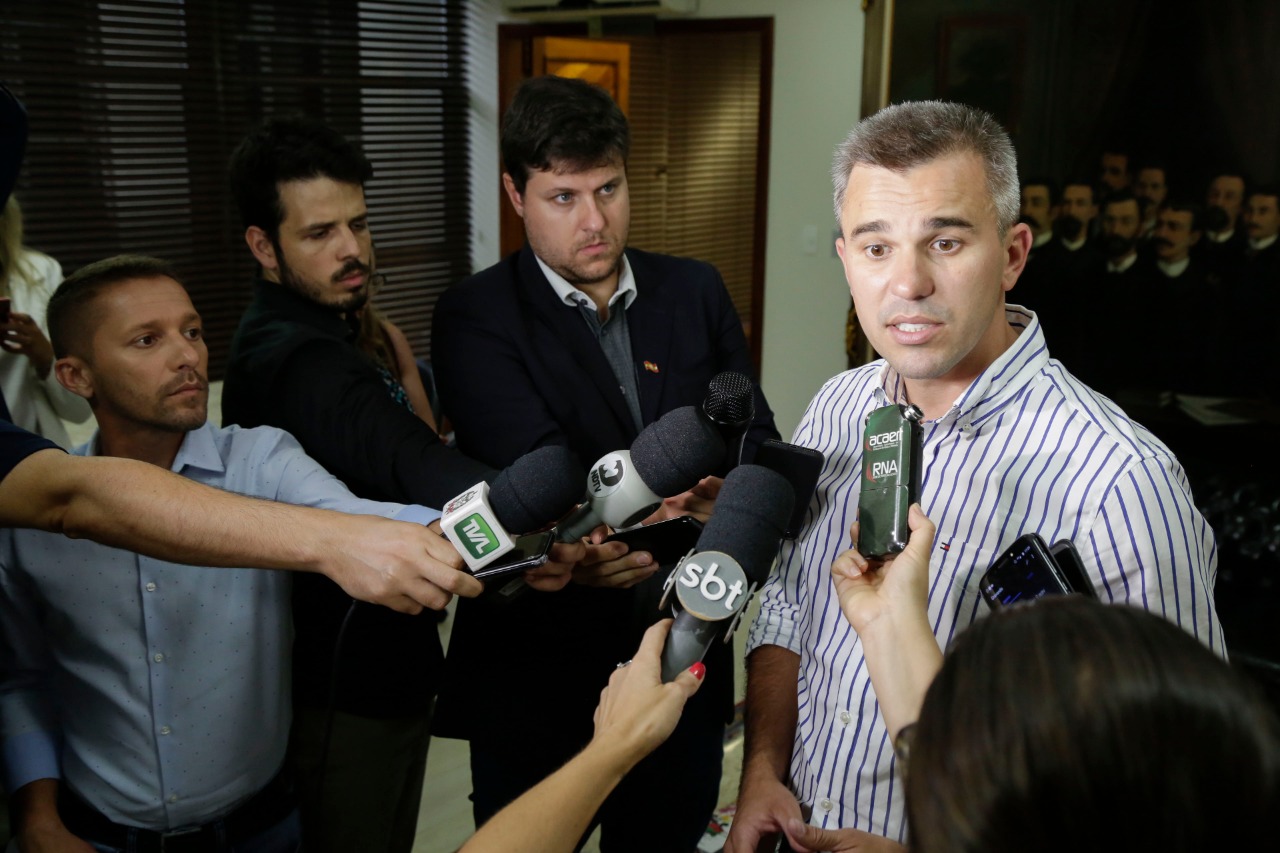 Secretário Douglas Borba, após entrega da resposta sobre representação contra governador. FOTO: Daniel Conzi/Agência AL