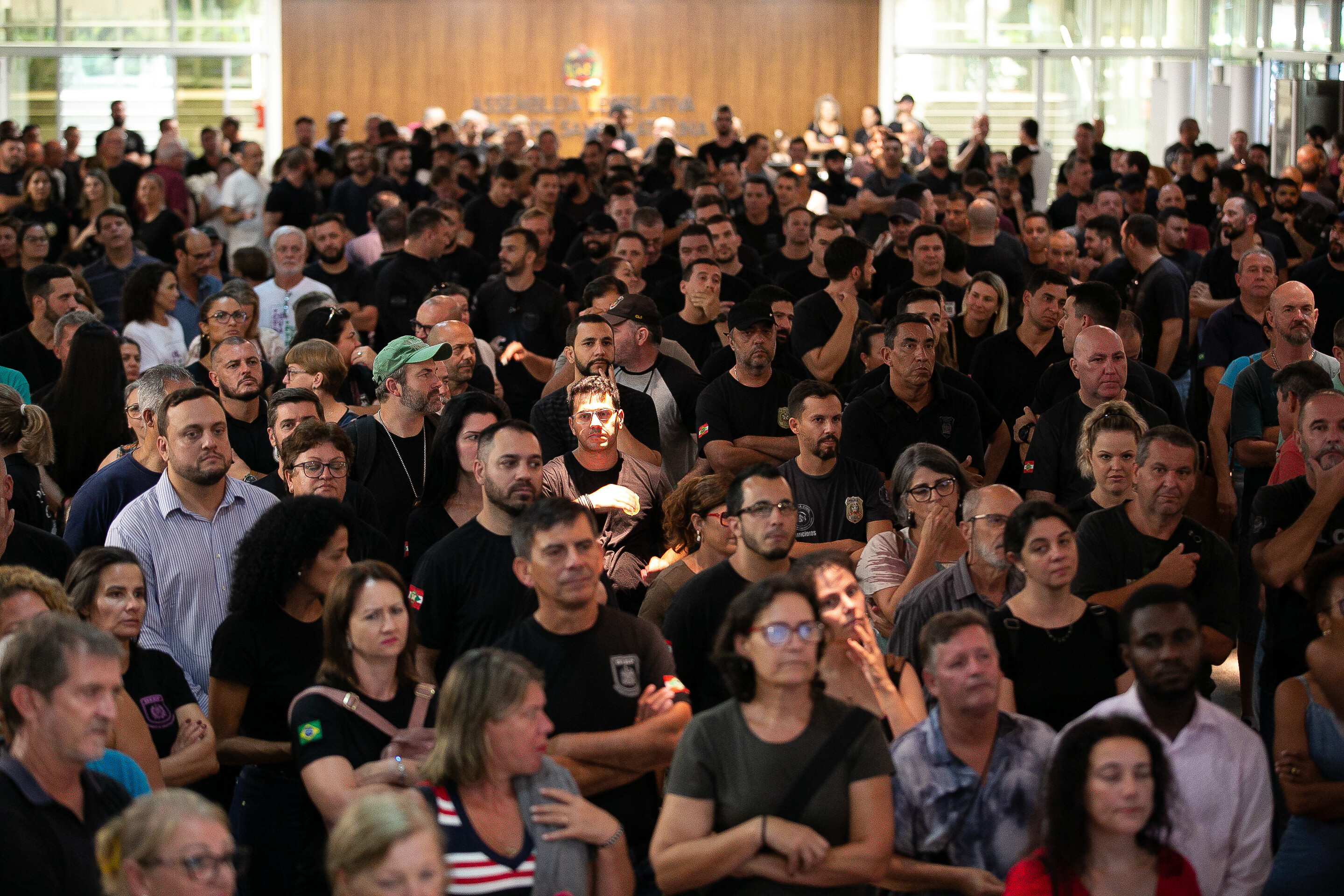 Servidores estaduais protestam contra reforma da Previdência na Alesc