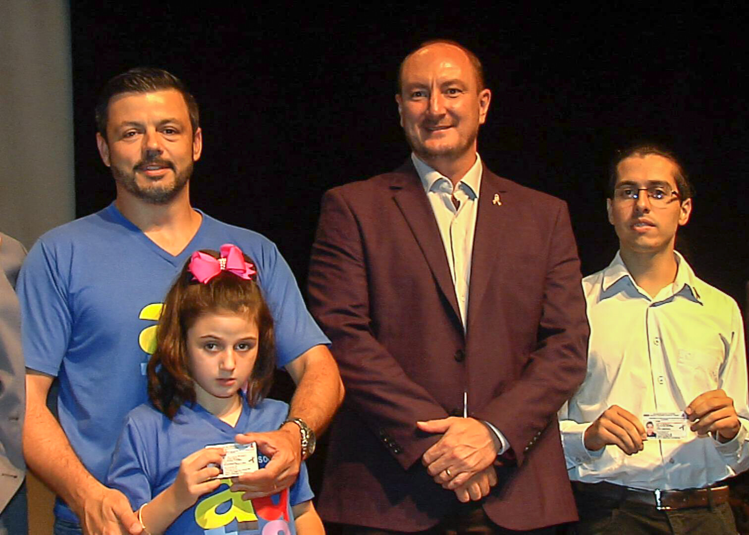 Deputado Mauro de Nadal na entrega das carteiras de Identificação dos autistas