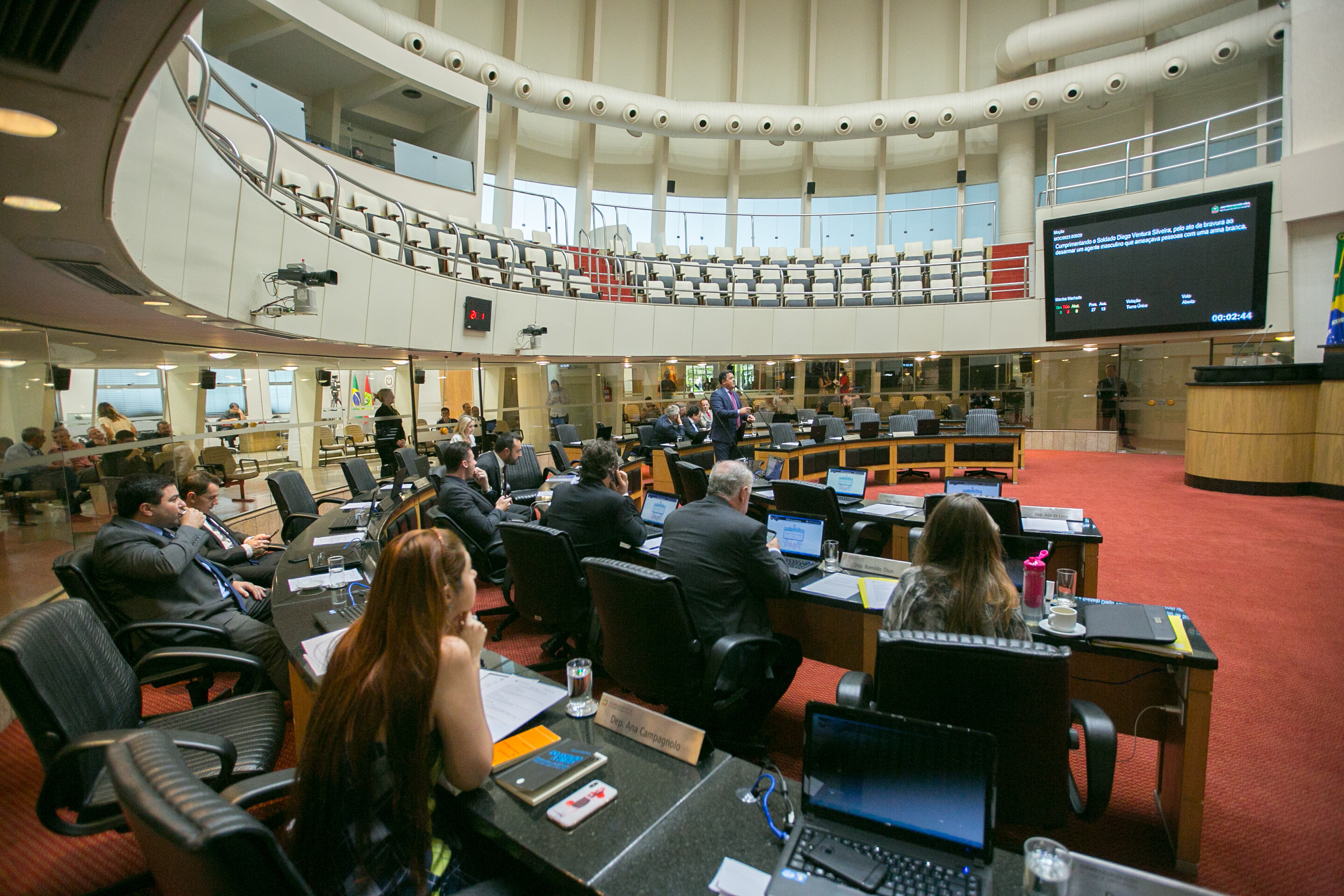 Deputados criticam ausência do Estado no Vale do Itajaí e assédio a prefeitos