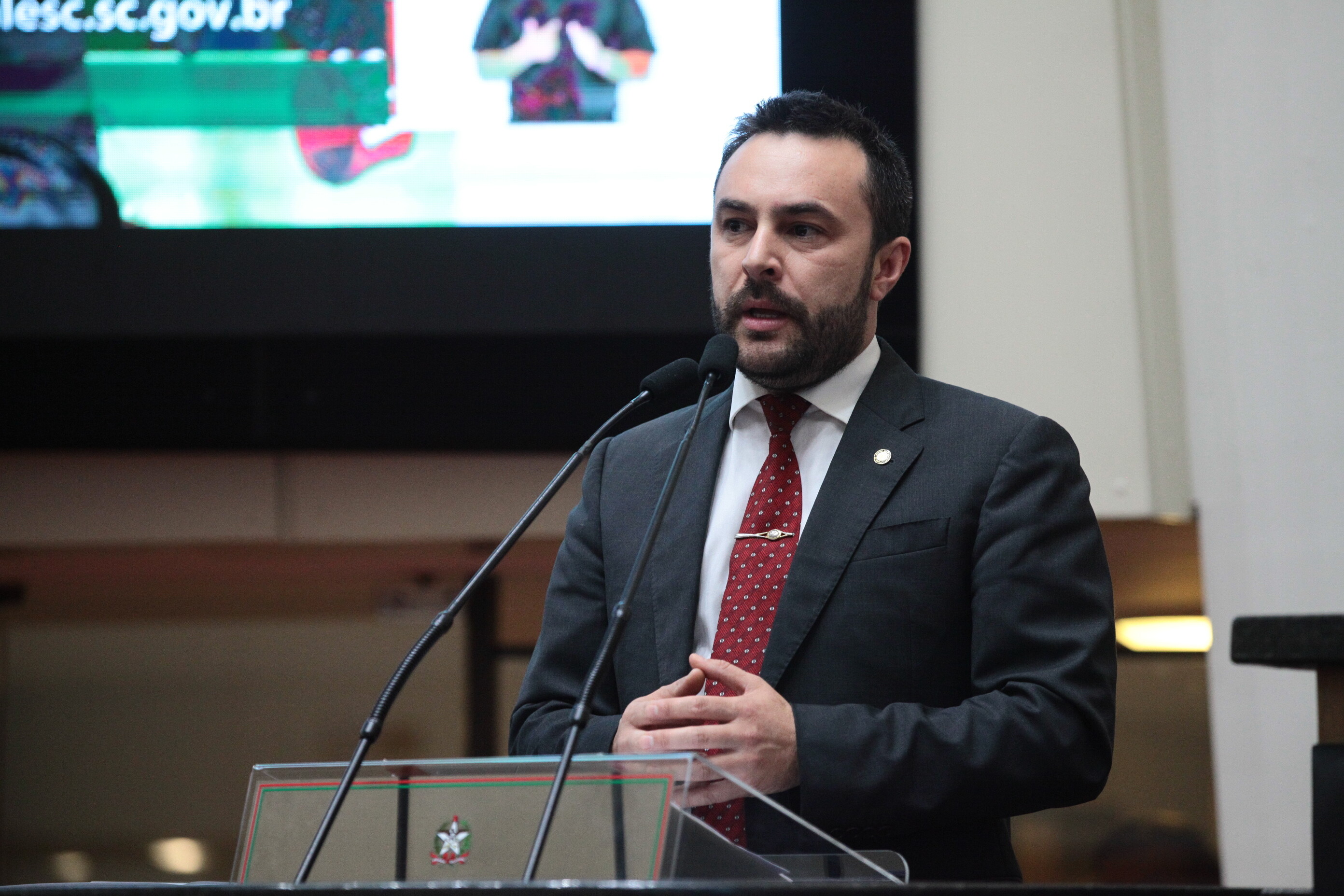 Deputado Marcius Machado.