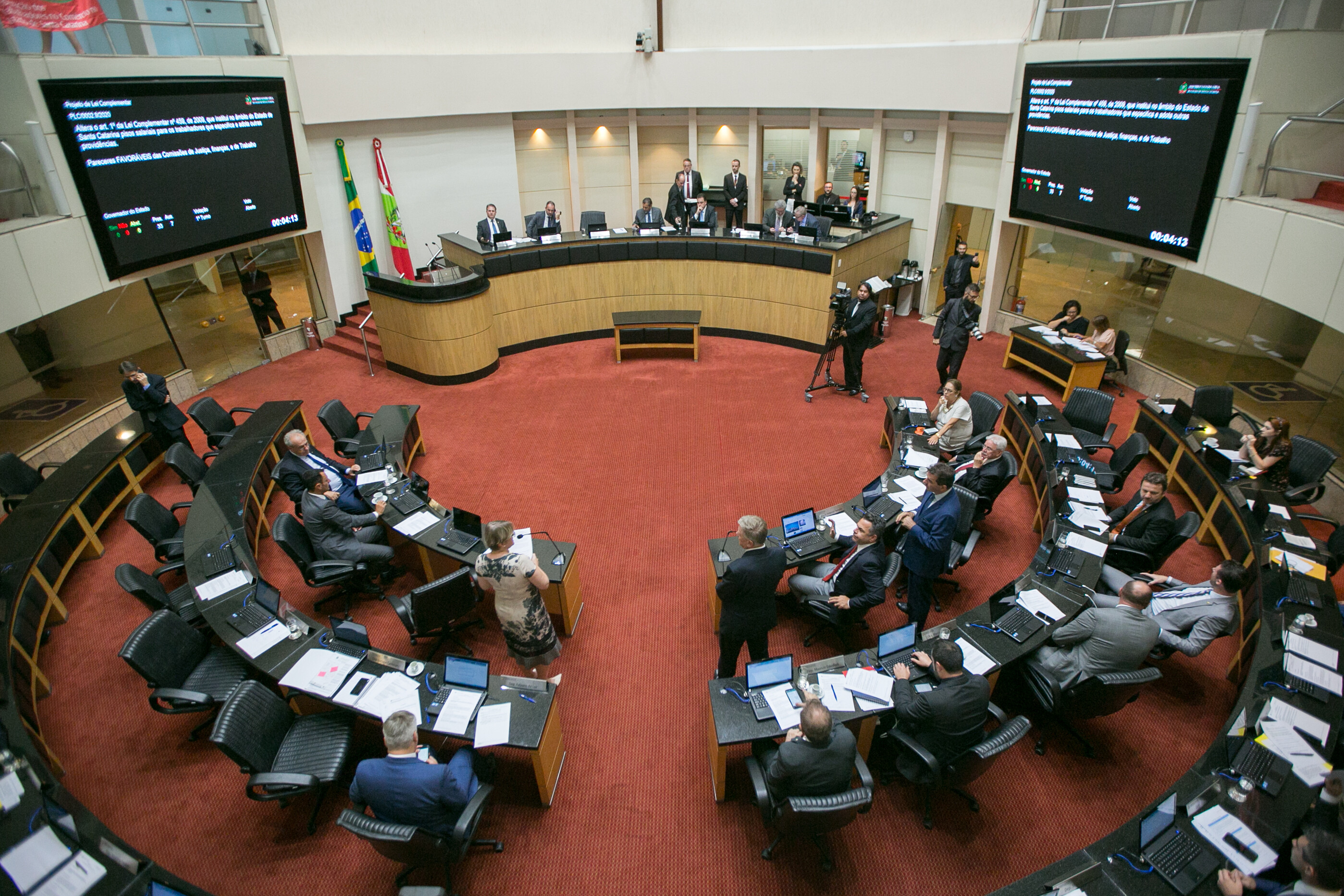 Deputados criticam reforma da previdência e cobram investimento em rodovias