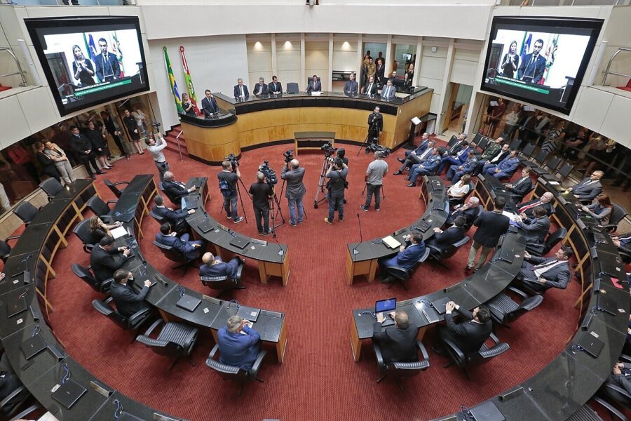 Alesc inicia as atividades de 2020 com a leitura da Mensagem do Governador