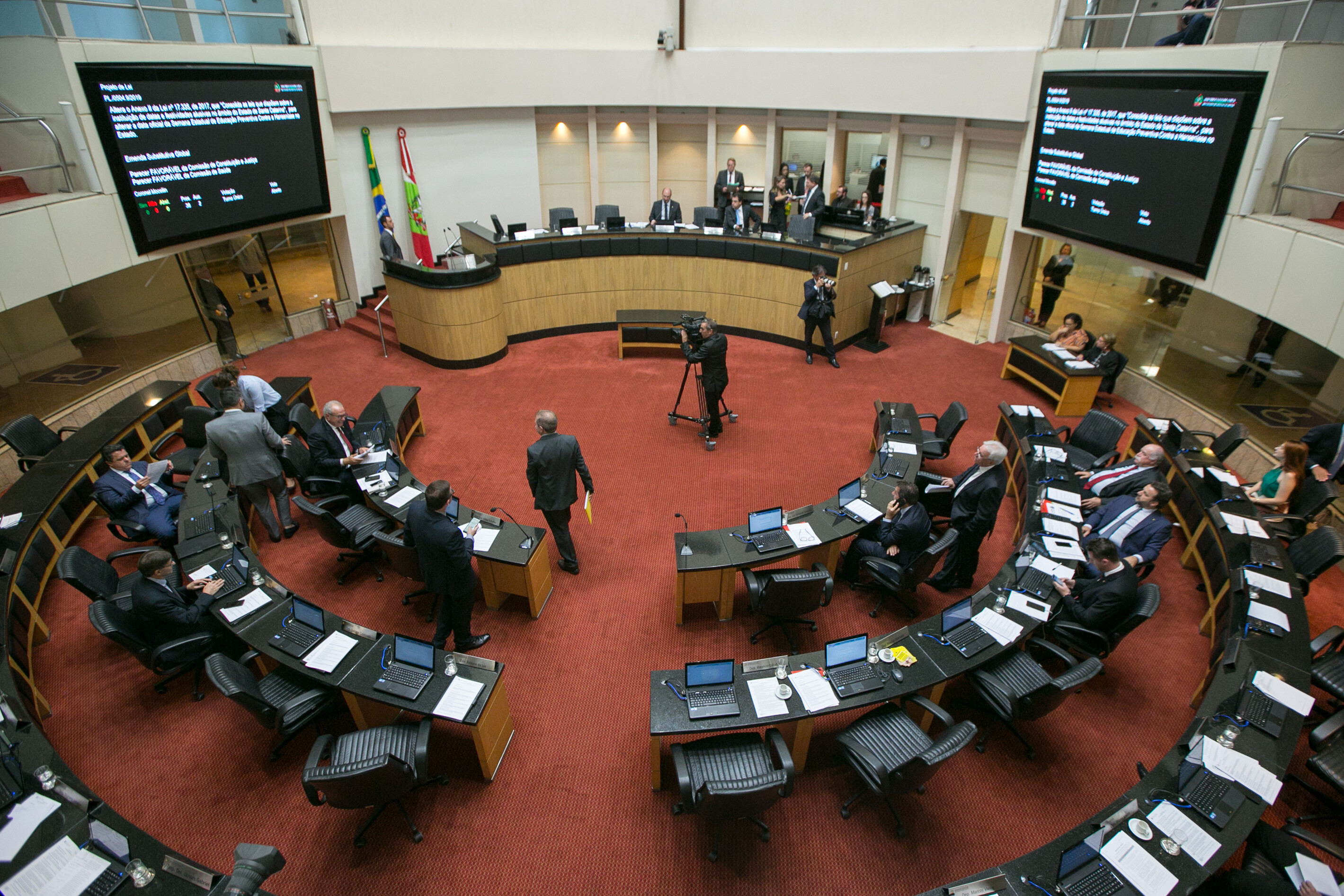 Plenário aprova quatro projetos de lei na sessão desta terça (10)
