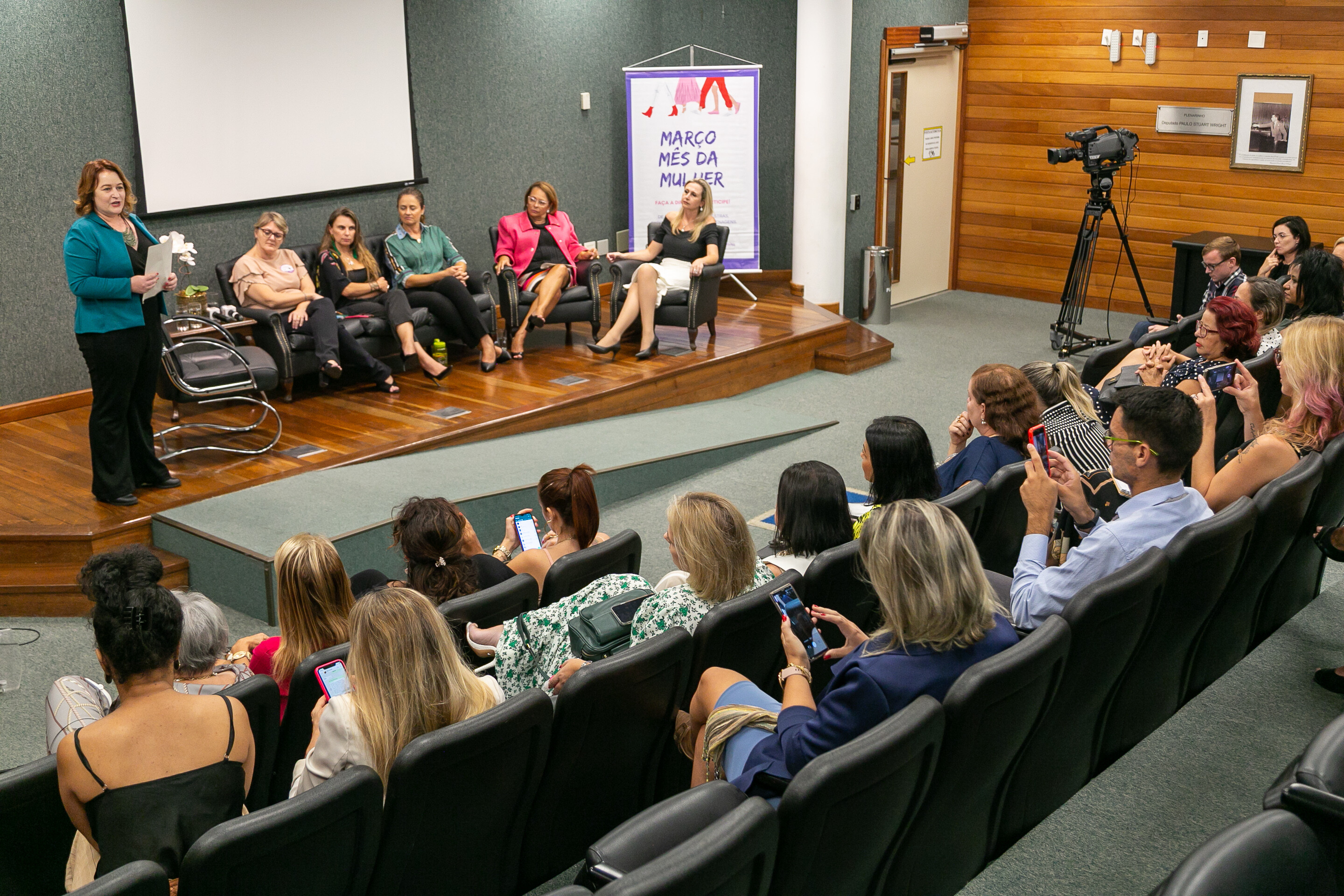 Bancada Feminina promove bate-papo sobre temas ligados às mulheres