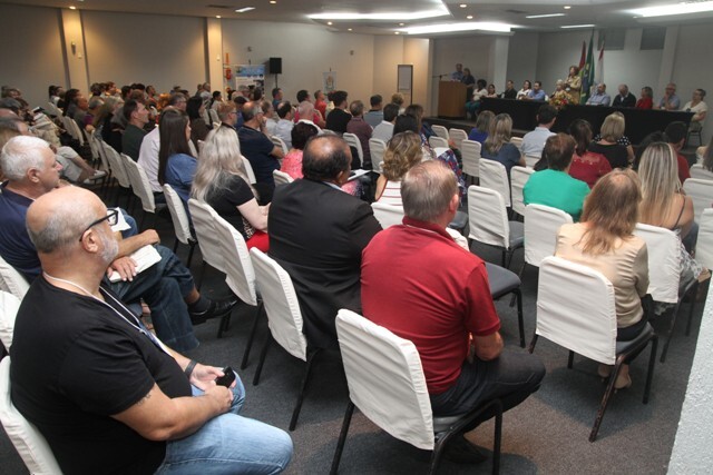 Federação das Apaes capacita dirigentes em Florianópolis
