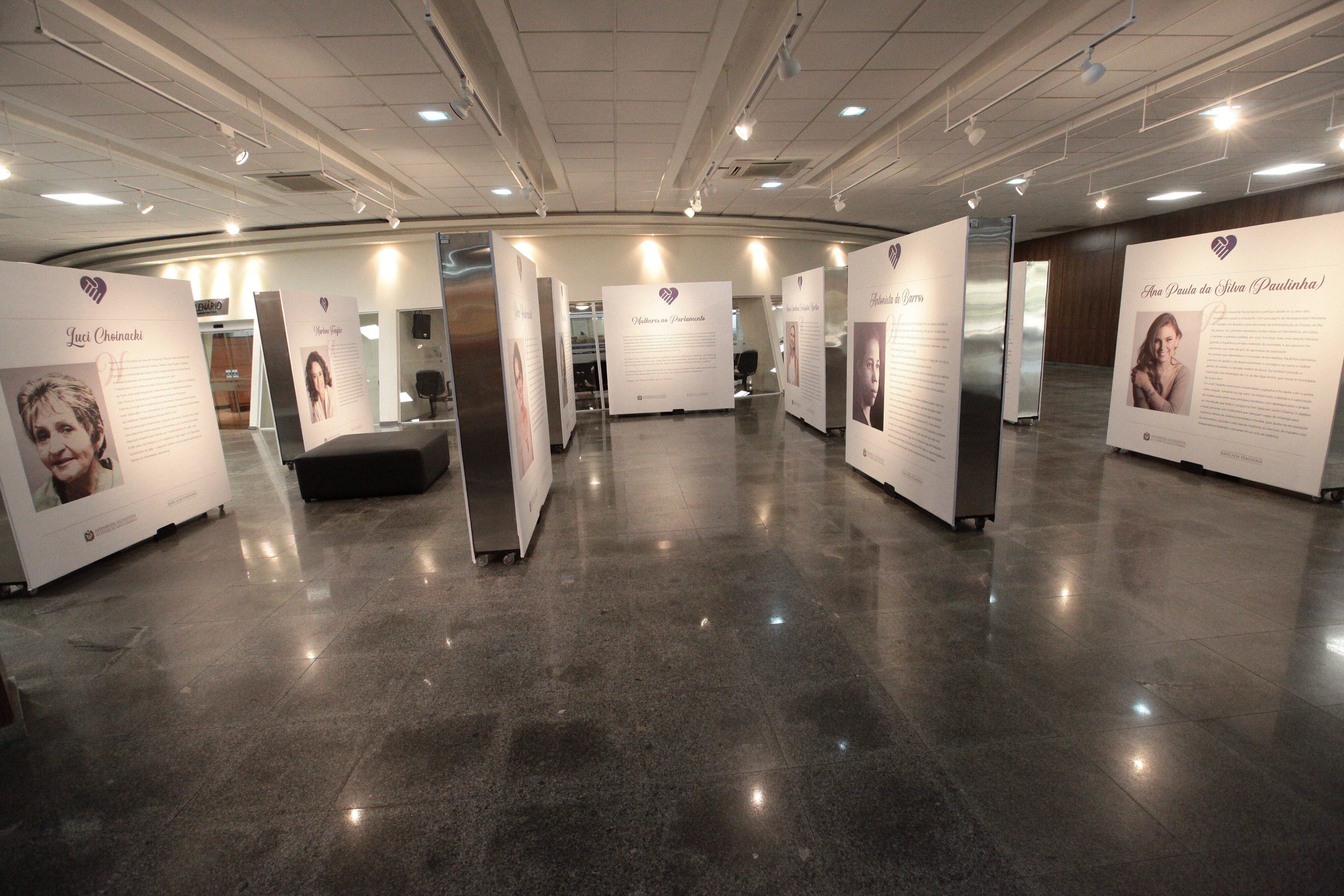 Mulheres deputadas são homenageadas com exposição na Alesc