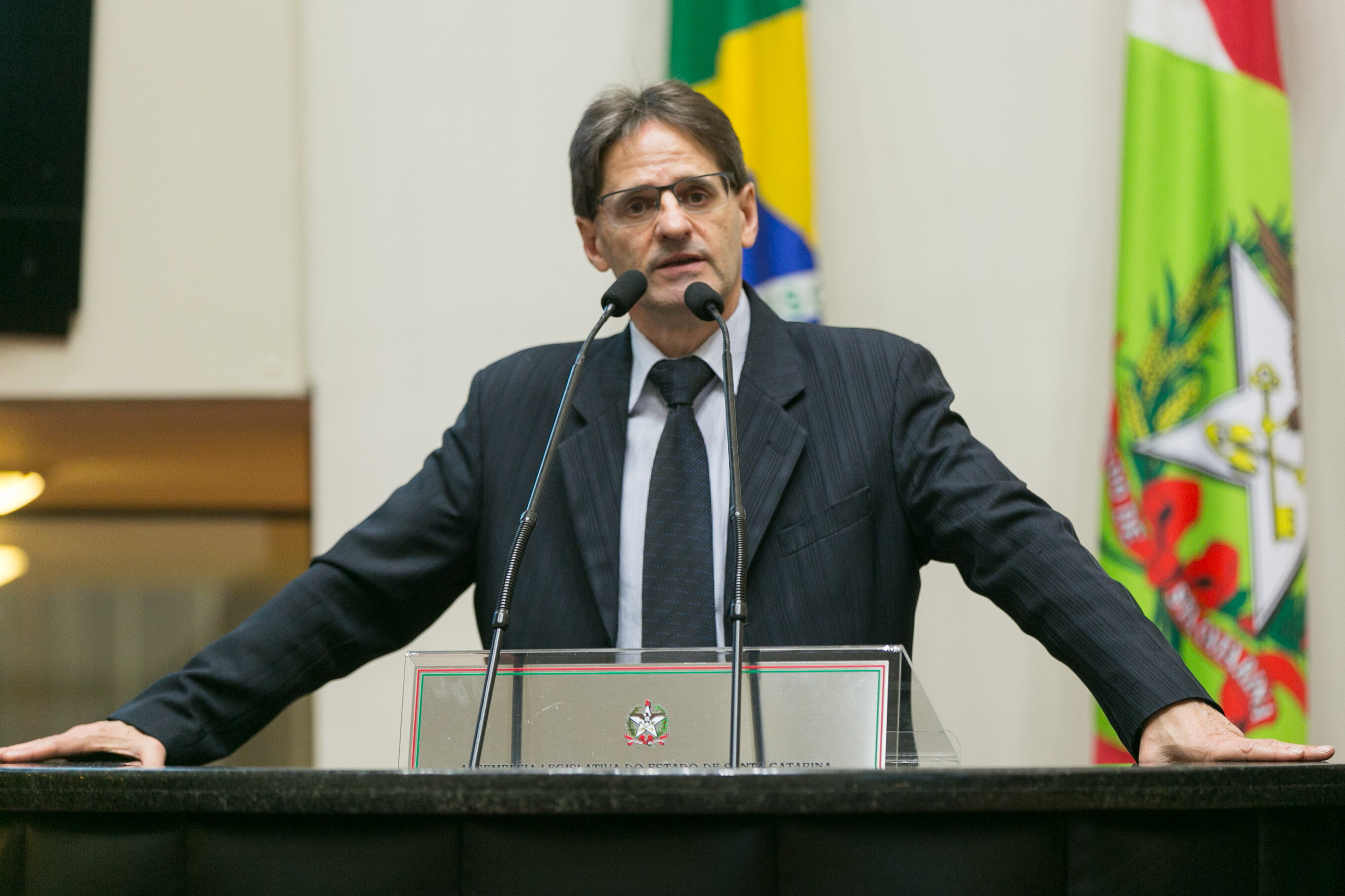 Saretta volta a cobrar respiradores e pede atenção para região da Amauc