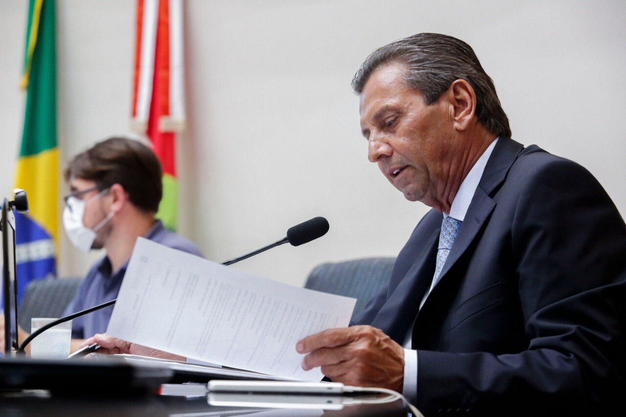 Deputados aprovam isenção de luz e água para hospitais na pandemia