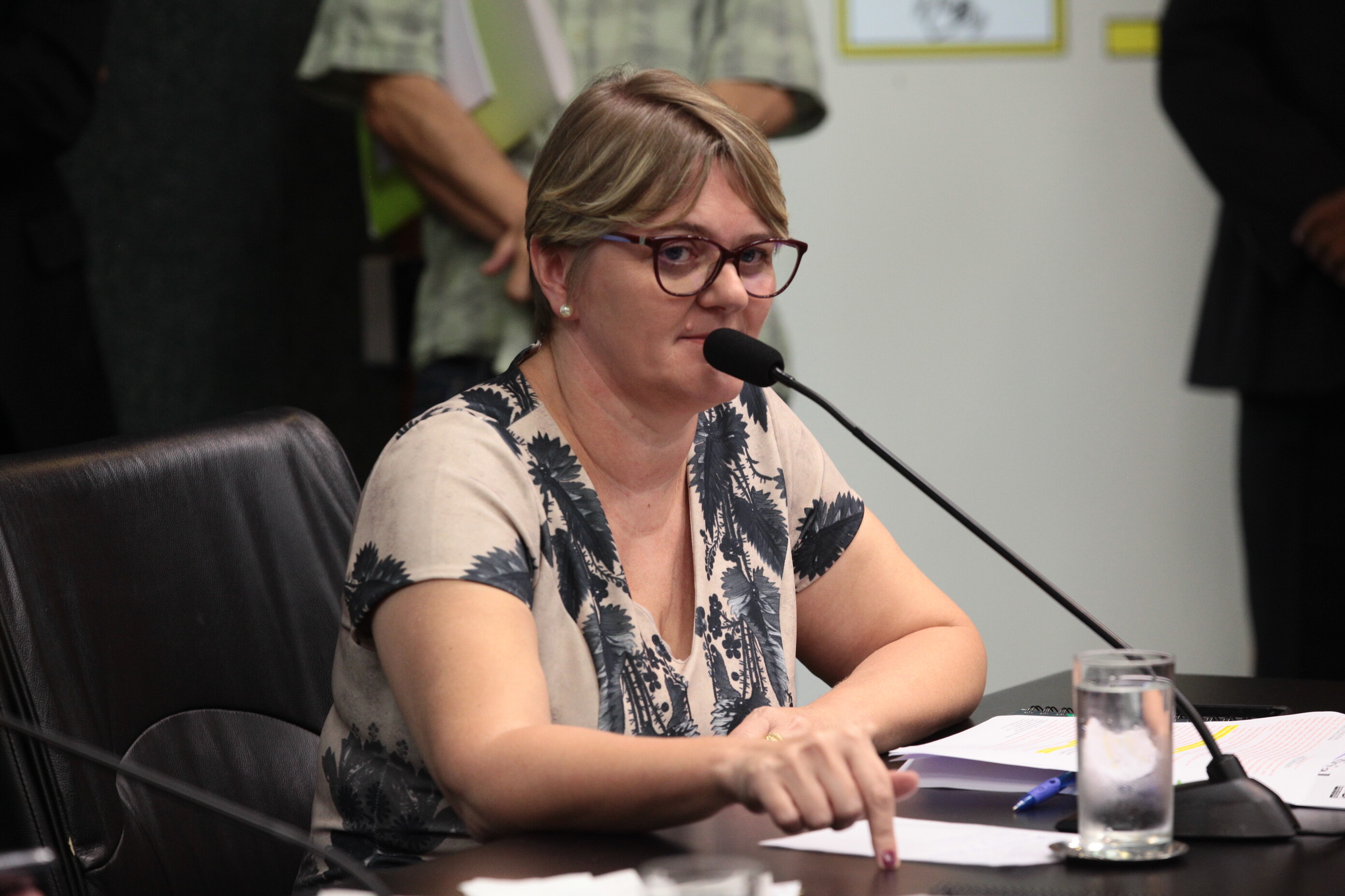 Pandemia: Luciane convoca secretária para explicações da Assistência Social