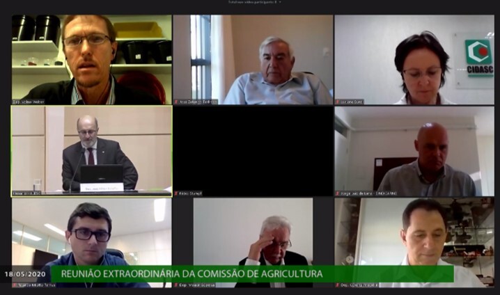 Weber defende o funcionamento dos frigoríficos catarinenses