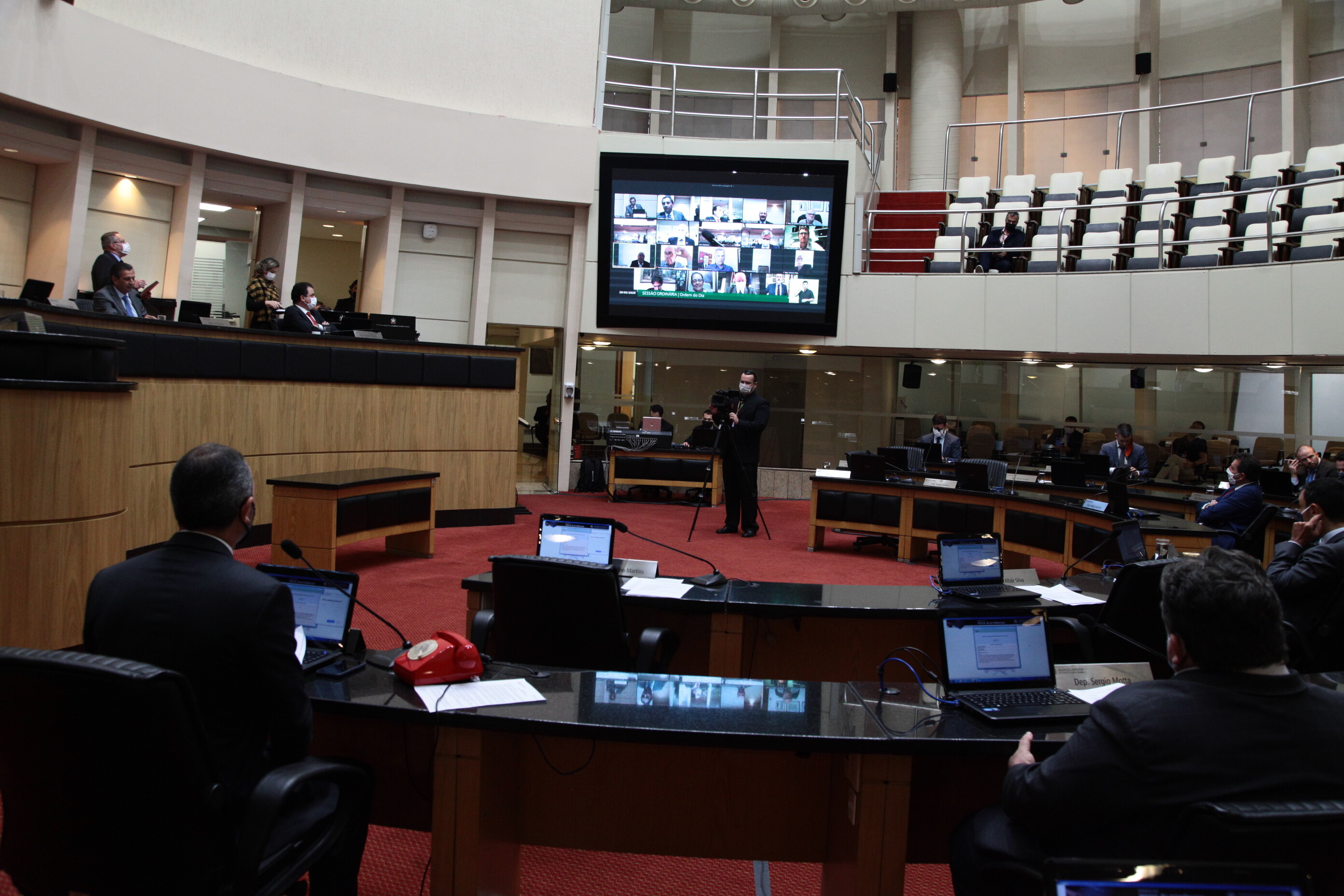 Deputados rejeitam vetos a projetos sobre Badesc e hospitais