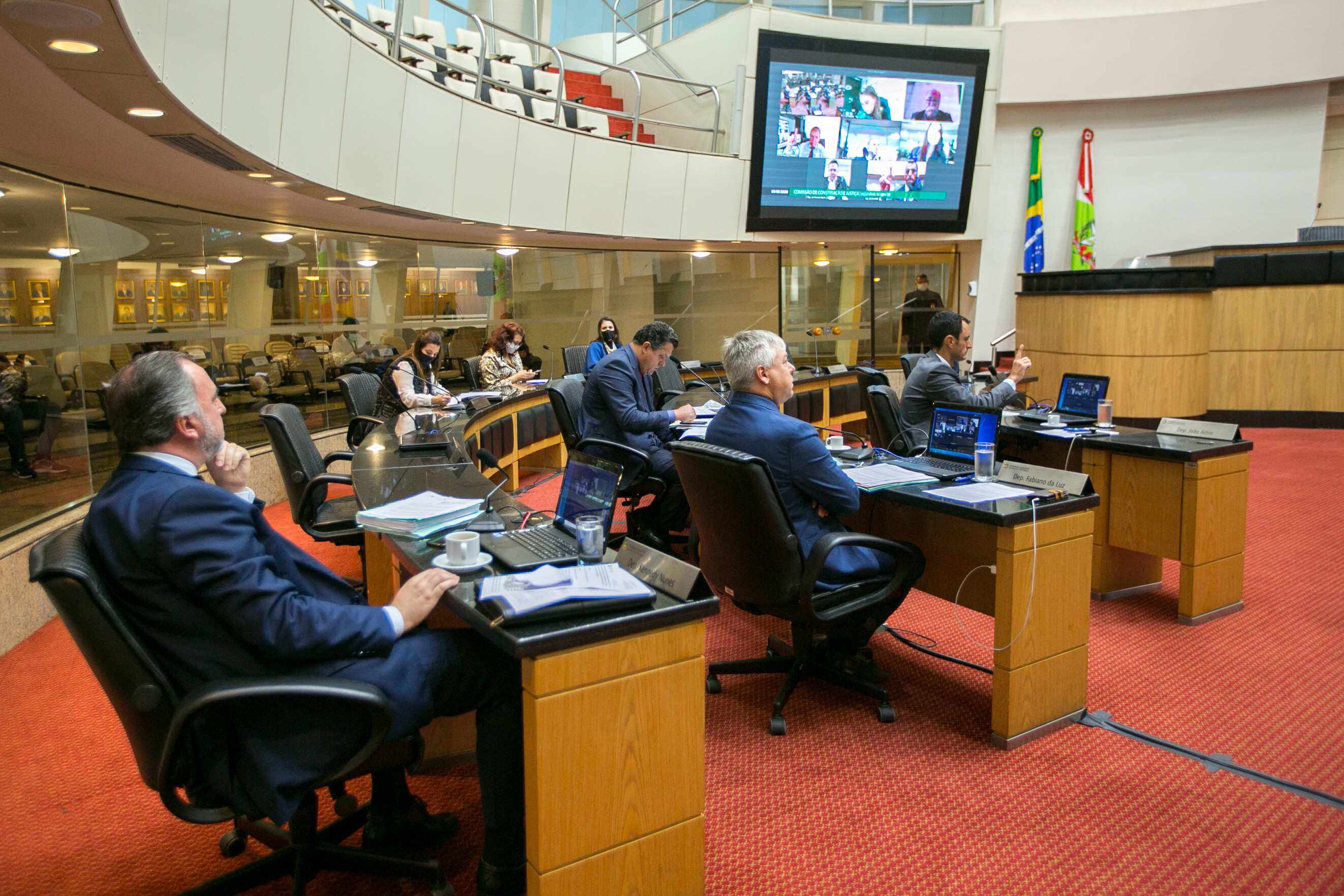 CCJ acata alteração nos limites de idade para reserva e reforma dos militares