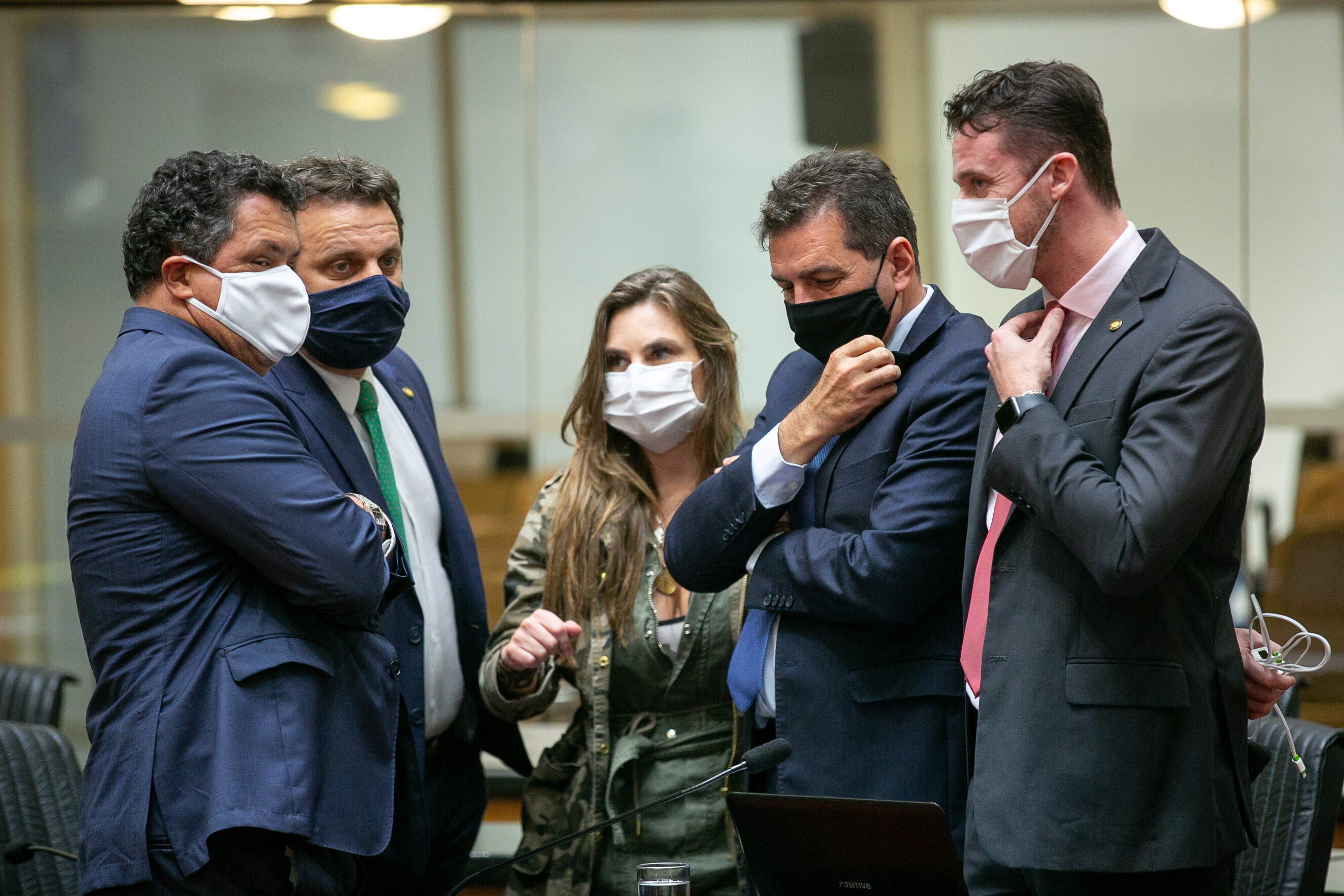 Deputados destacam queda na receita e depósito da Veigamed para concorrente